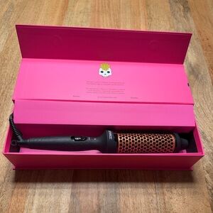 Amika Blowout Babe Thermal Ionic Styling HairBrush